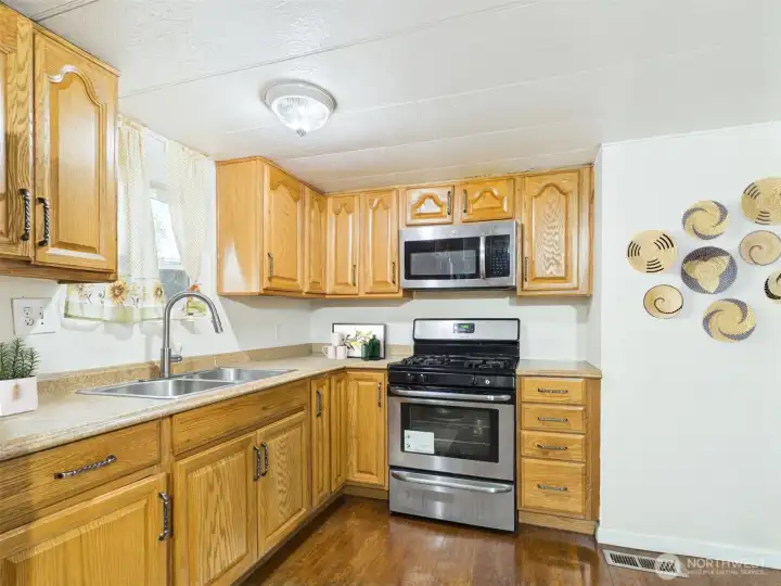 Images are virtually decluttered for presentation