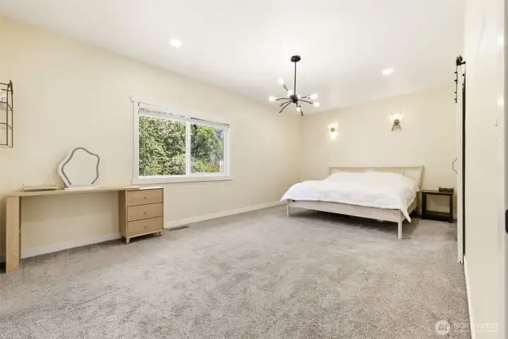 Large primary suite with ensuite bathroom.