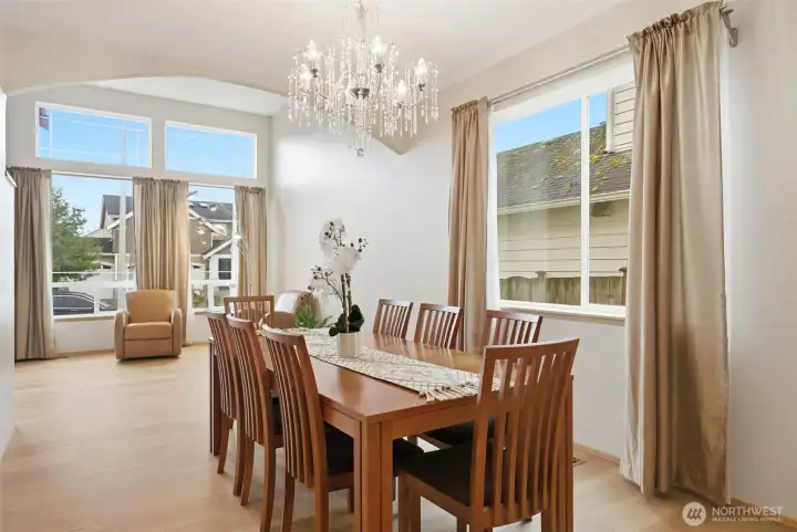 Dining area with table for 26 (yes it expands)