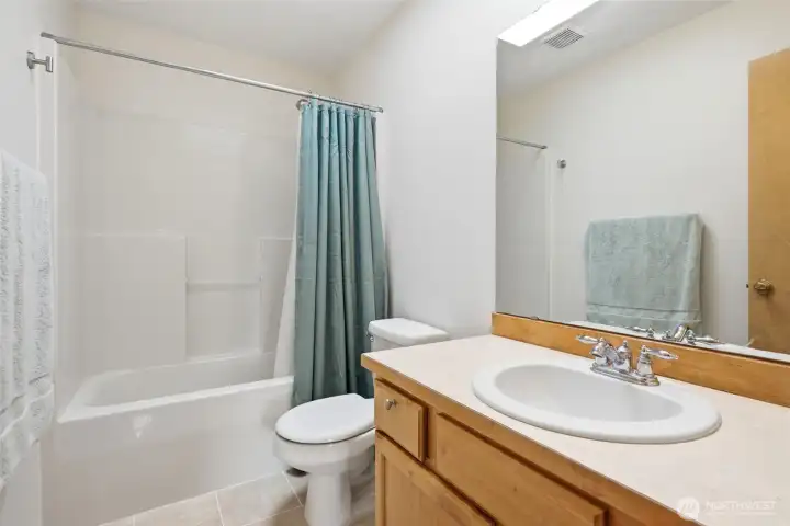 Full Bathroom upstairs hallway
