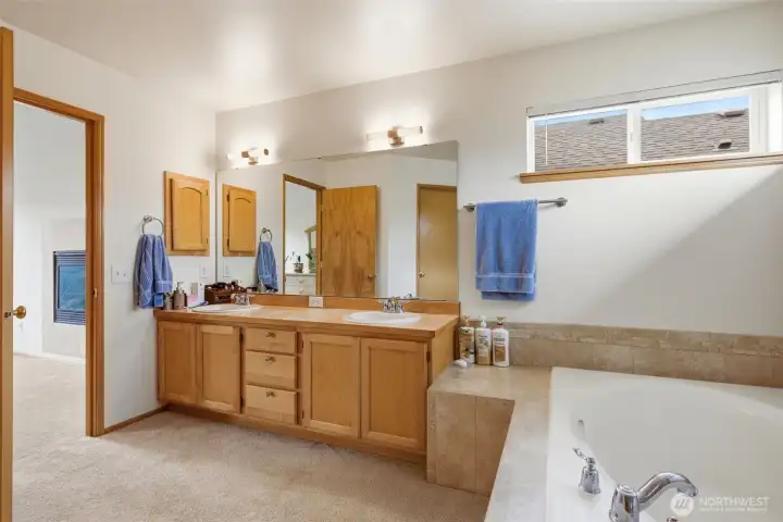 Primary en-suite