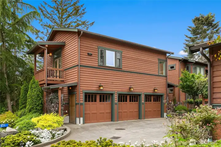 565 Ericksen Ave NE is a darling 680 sq ft 1 BR/1 BA home above 3 garages shown here. (the garage on the left is dedicated to the home above.)