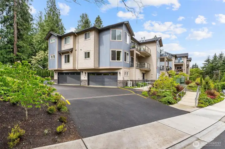 Easy to drive into garage, Elevator and street parking, easy to drive using wheelchair