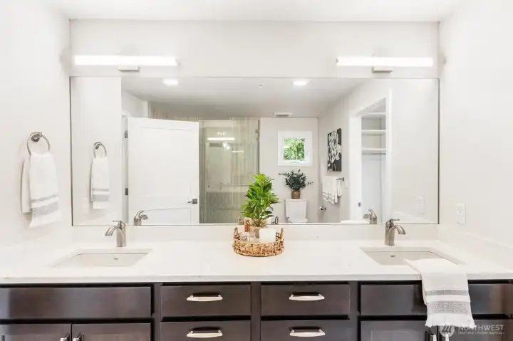 2 sinks in master bathroom.