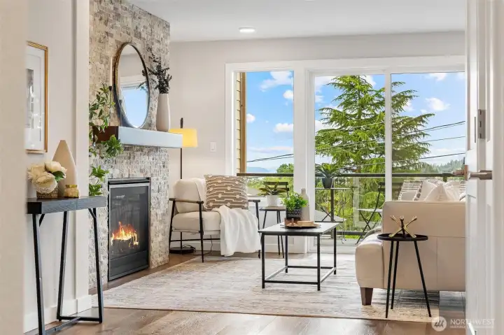 Gas fire place, besdie deck, overlooking sound view,be