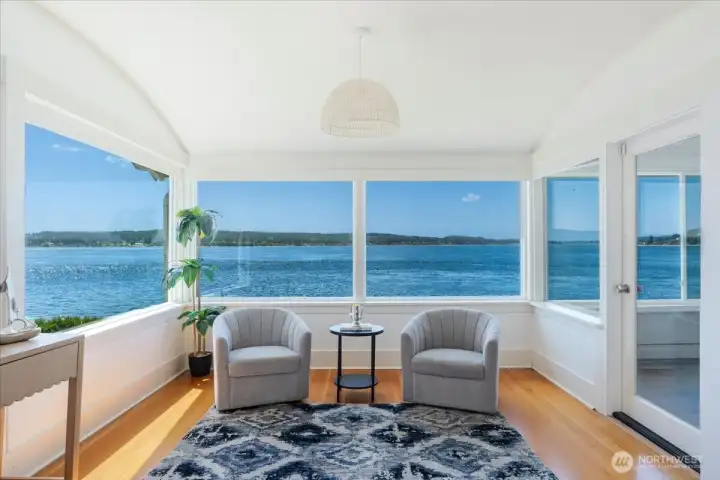 Den/Office or sun room! WOW