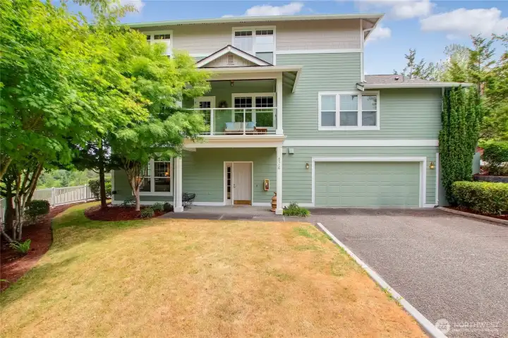 1938 square foot view home with views!