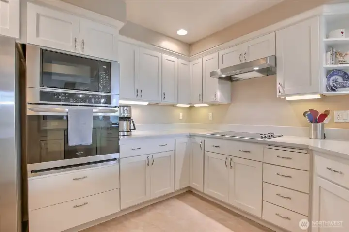Microwave/convection oven and wall oven