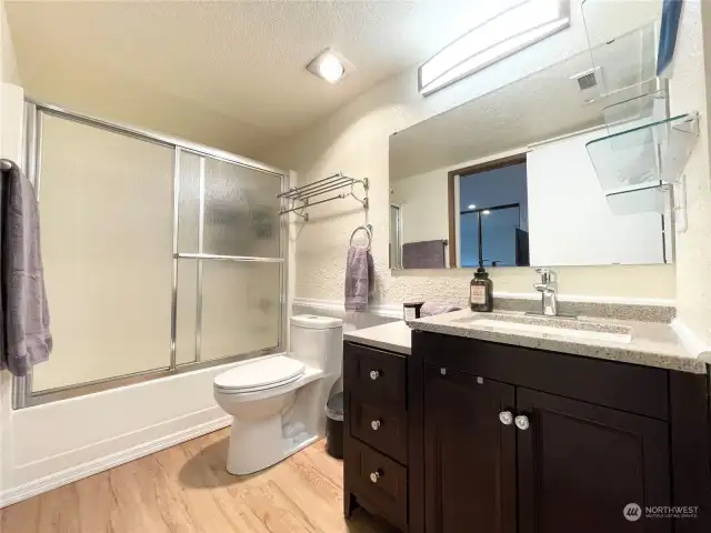 Full Bathroom with two entrancesL off the primary bedroom and off the hallway.