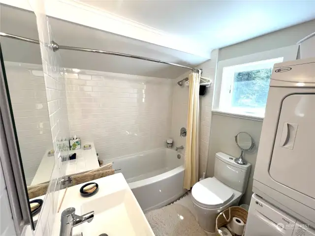 Full tub/shower and more space then you would imagine in a 199.5 sf cabin