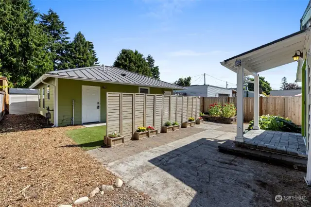 Another view of back patio and this side yard.  Into gardening this is a perfect spot for a lil garden!