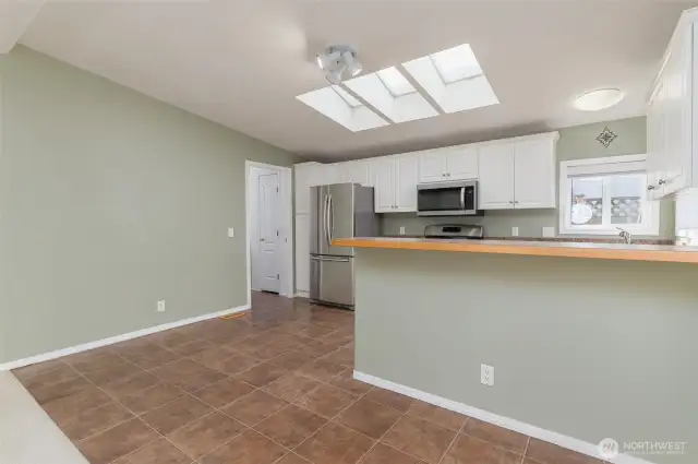 Kitchen with eat-in area
