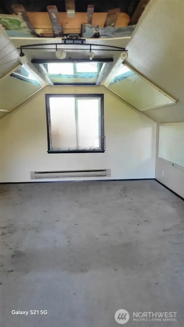 Upstairs bedroom.