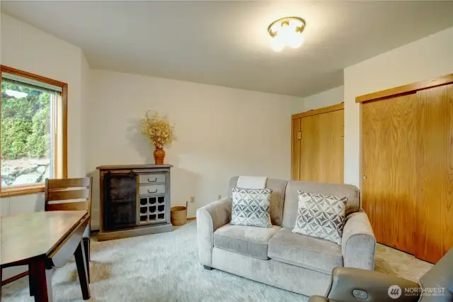 2nd lower floor bedroom