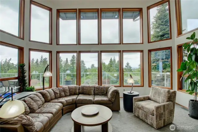Floor to ceiling windows to take advantage of views