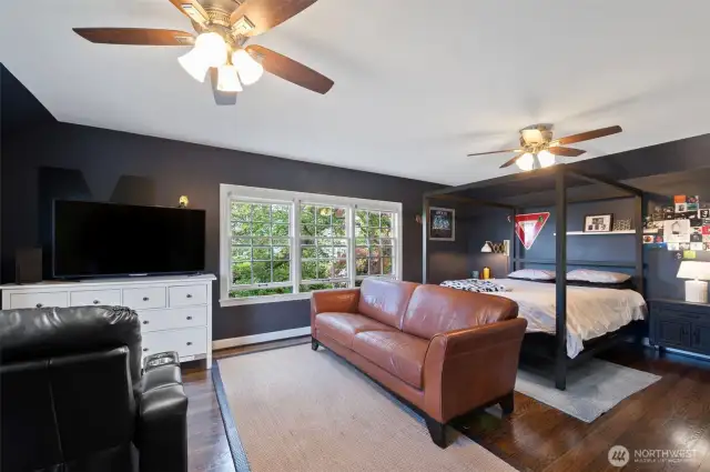 2nd bedroom on 2nd level - supersized!