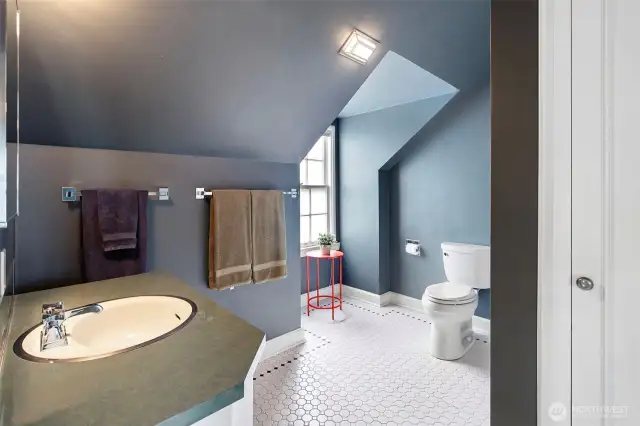 2nd bedroom ensuite