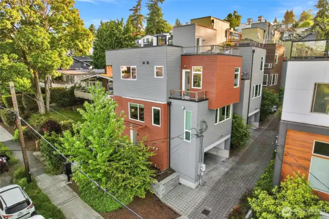 2-Bed/2.5-Bath exceptional modern design