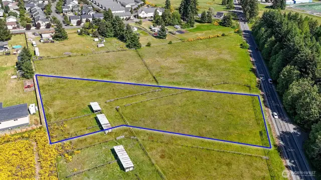 Blue boundary lines are approximate. Buyer to verify to their own satisfaction.