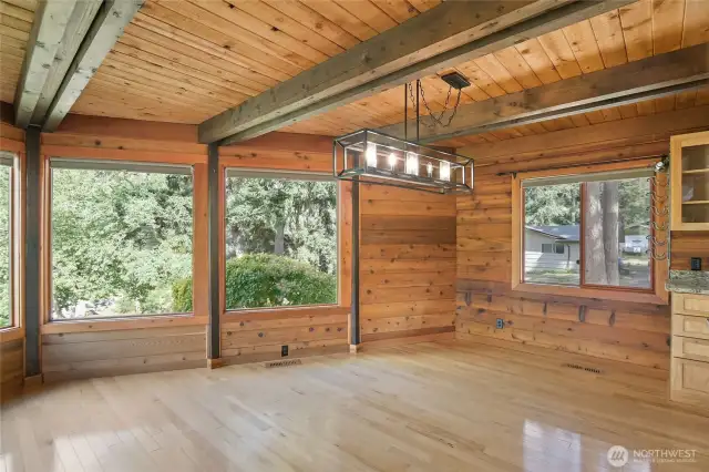 Dining room, hardwood floors