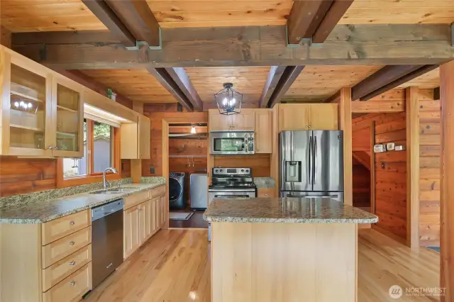Kitchen, lots of storage