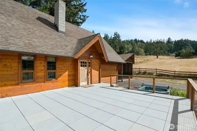 Roof top patio with CC cable rails