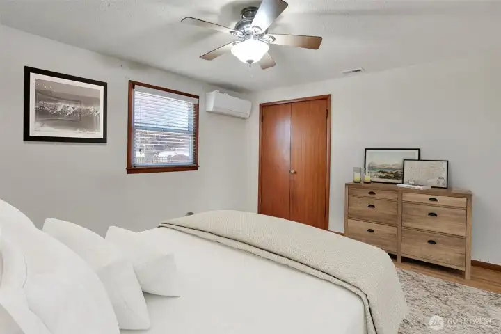 Primary bedroom VIRTUALLY STAGED