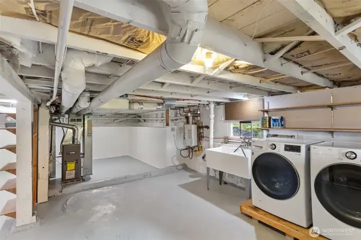 Unfinished basement, Washer/Dryer