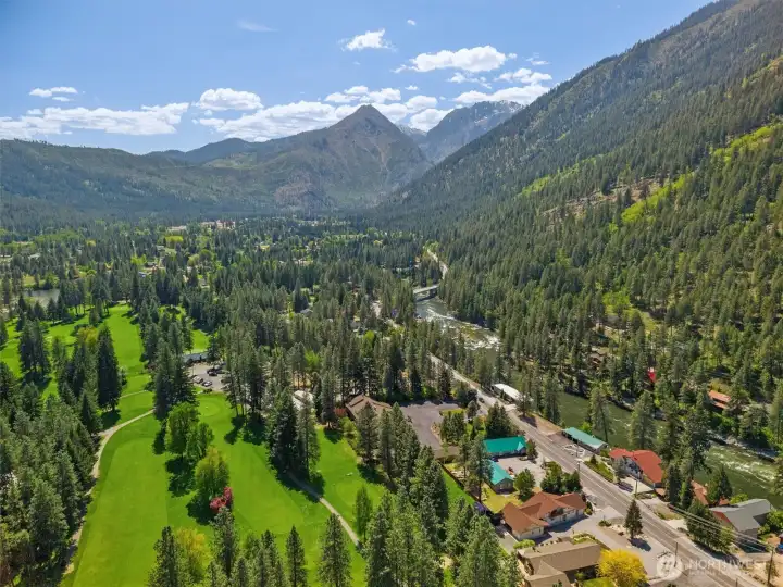 The house is directly across fro the Leavenworth golf course that not only is a great gold course but ha excellent food as well.