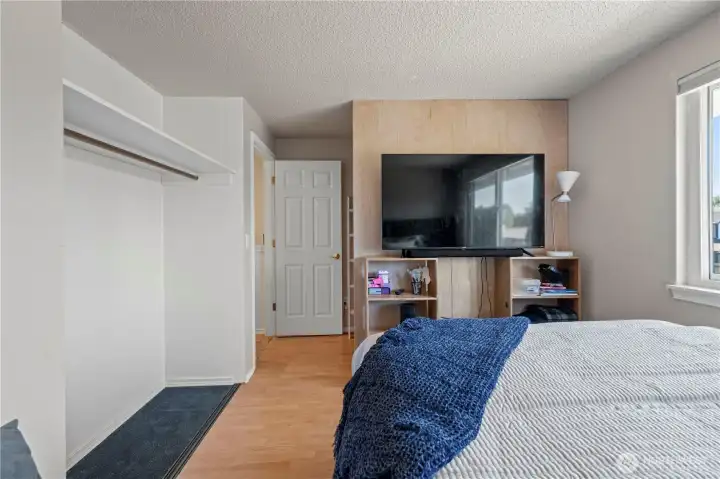 2nd bedroom with petition wall for bunk beds at end