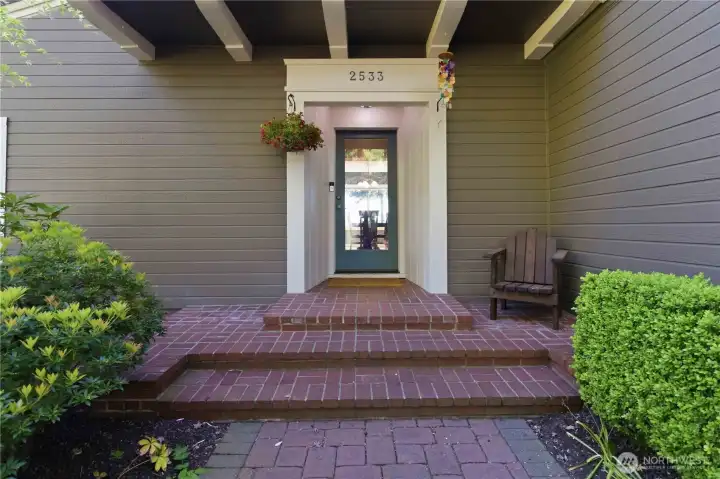 Look at this entrance!