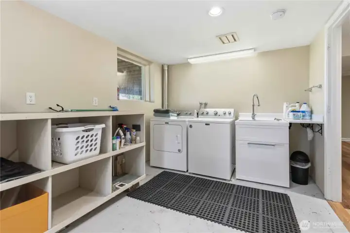 Large Laundry Room Basement