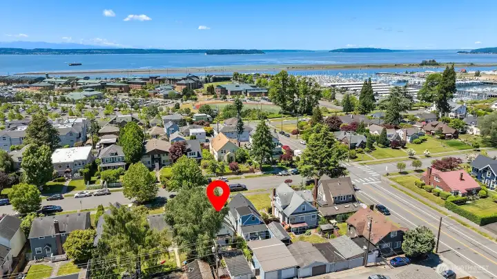 One block from Grand Ave park and minutes to the pedestrian bridge to the waterfront