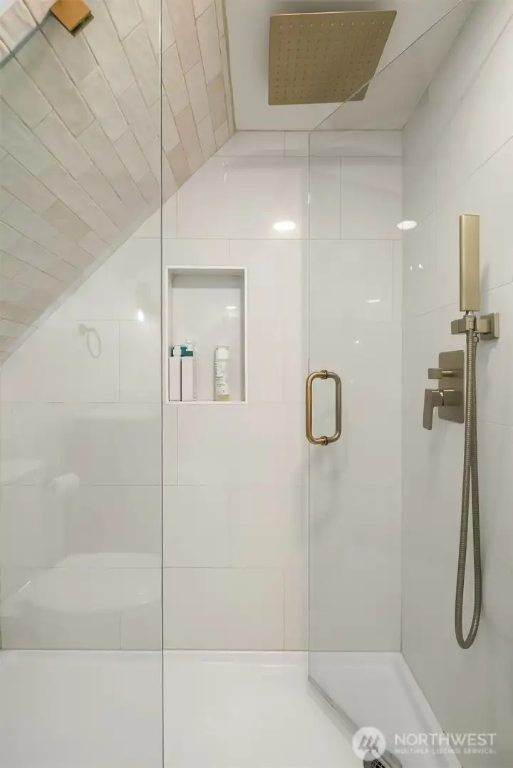 Walkin shower in upper level bathroom