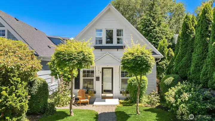 It doesnt get much cuter then this home!