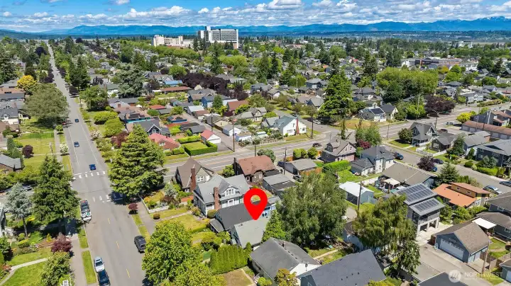 Walking distance to providence and Everett Community College