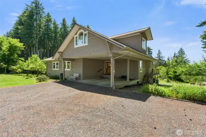 Custom Quality Throughout this stunning 5-bedroom, 3-bathroom home. It offers over 4,000 sq ft of thoughtfully designed living space. Enjoy custom craftsmanship throughout, paired with beautiful territorial views and gorgeous sunsets that make every evening feel like something special.