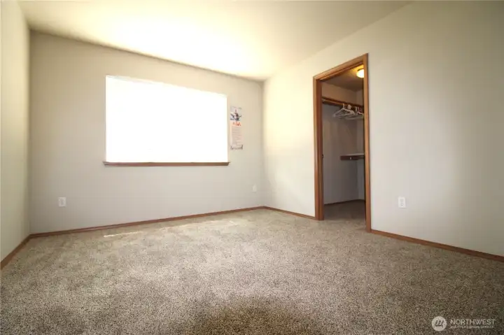 Large room with walk-in Closet