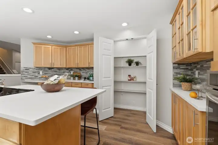Walk-in pantry provides exceptional kitchen storage. Walk-in pantry provides exceptional kitchen storage.