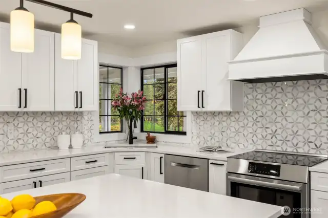 Beautiful and elegant touches in this kitchen.
