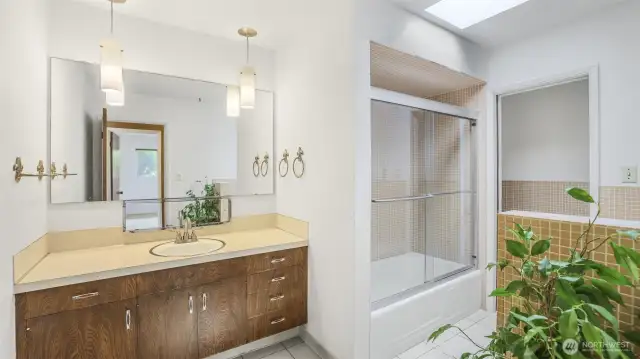 Main floor full bathroom.