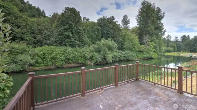 Great sized deck, perfect for enjoying these idyllic river views!
