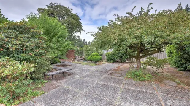 Enjoy the lush greenery from one of the simplistic courtyard benches.