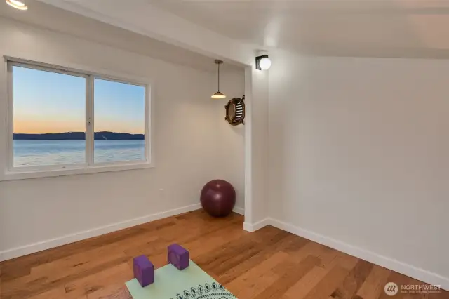 Second bedroom.