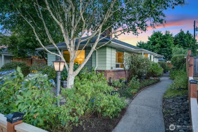 Mature Garden and Modern living. 3220 N 22nd Street Tacoma. The home sits near the end of a cul-de-sac blocks from local eateries and coffee establishments.