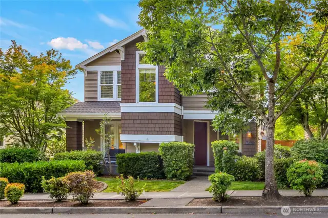 Nestled in the heart of the Woodside neighborhood, this spacious 2,299 square foot home features 3 bedrooms, a den/office and 2 1/2 bathrooms.