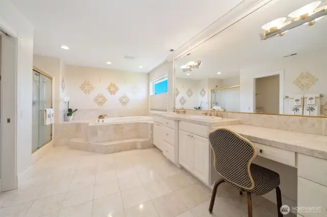 Primary Bathroom - Walk in shower and jetted Tub, dual vanities and makeup vanity