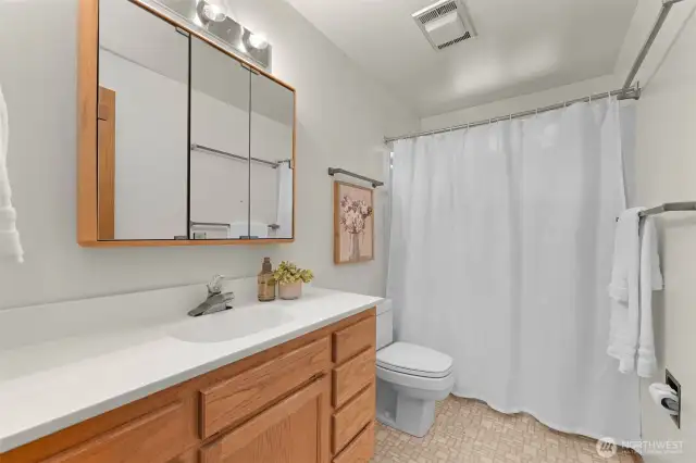 Main level full bath