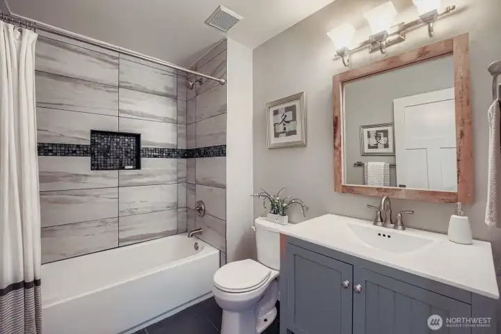 The guest bathroom is easily acceible.
