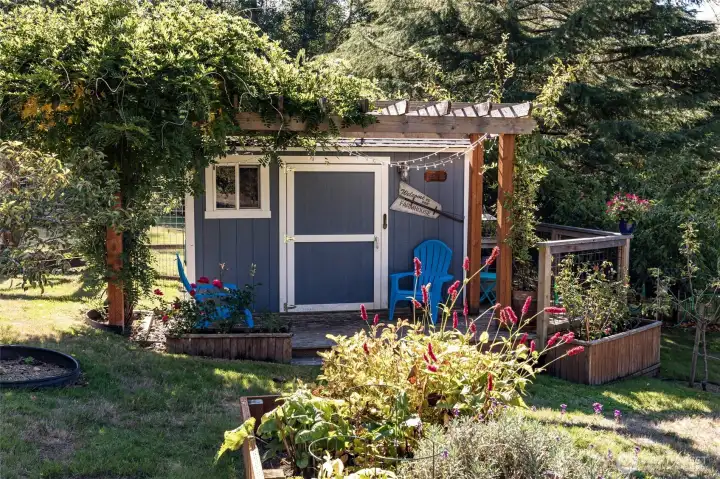 Garden shed with deck space. A must see!